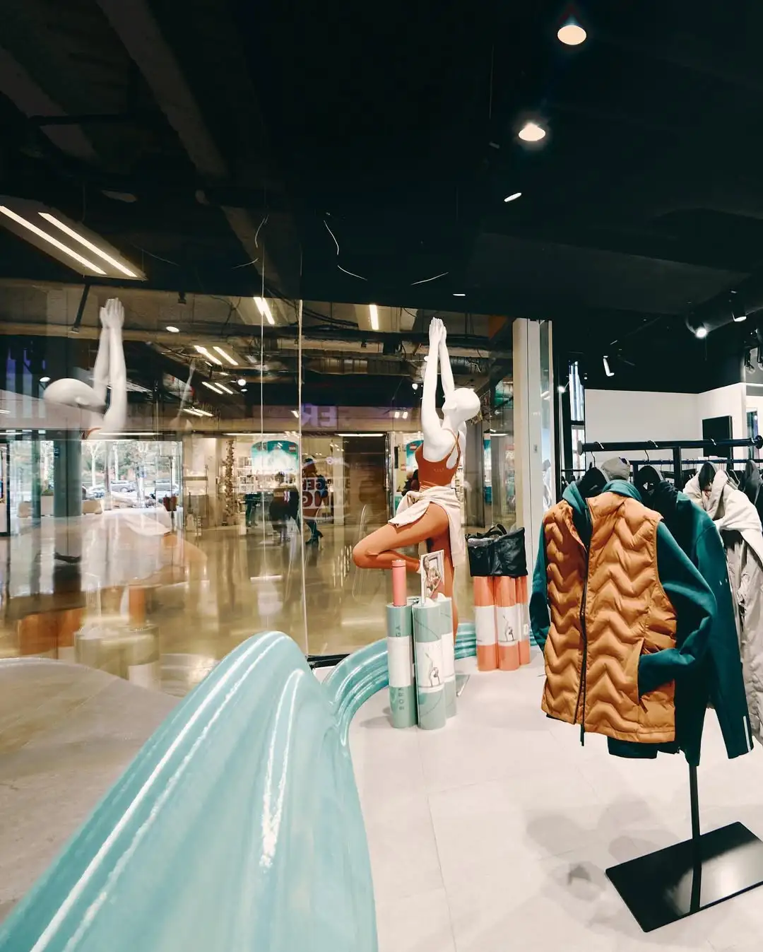 Born海浪装置：3D打印重塑橱窗美学