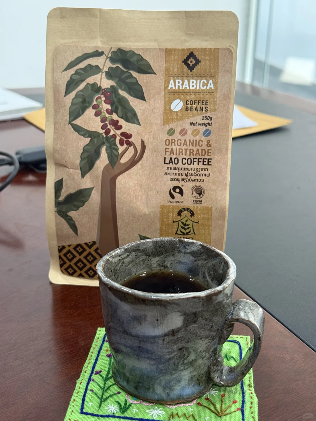 老挝??万象 老挝农业展会上买豆试一下