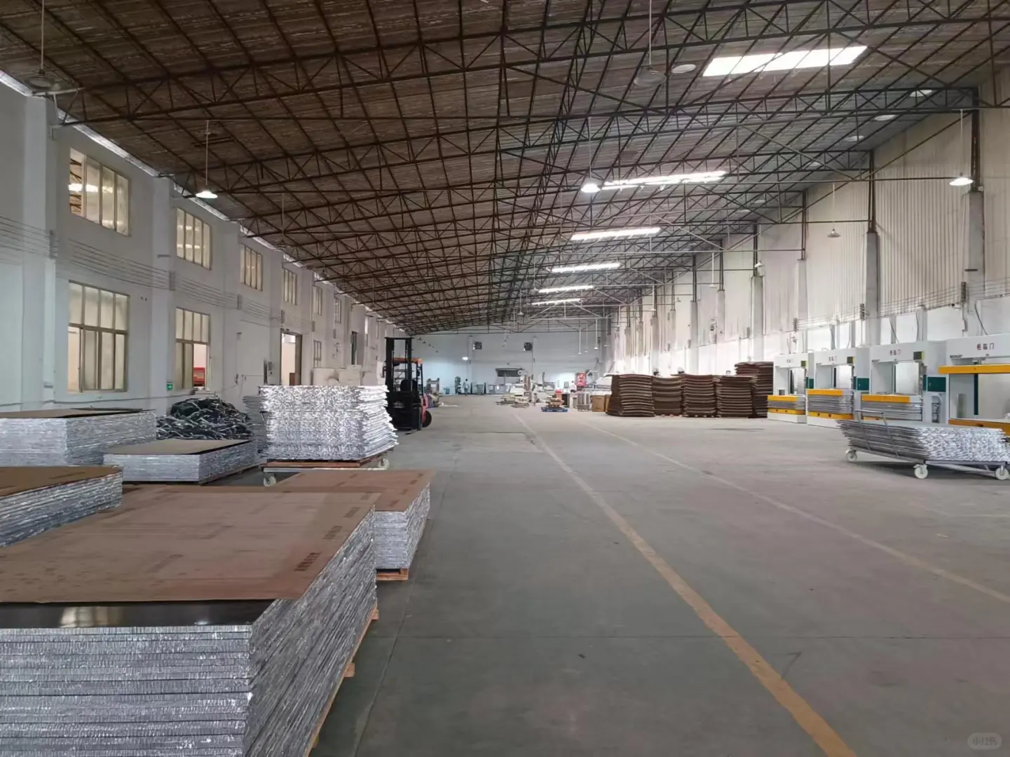 西北最大的蜂窝板工厂