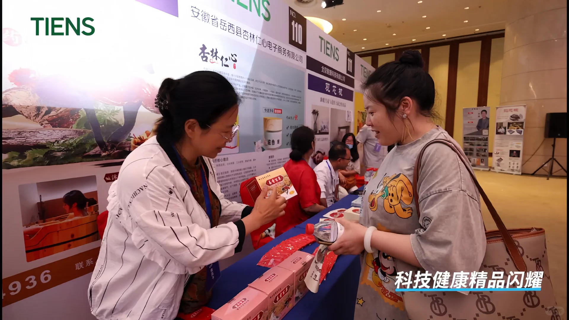 “众多品类厂商代表”签约现场！