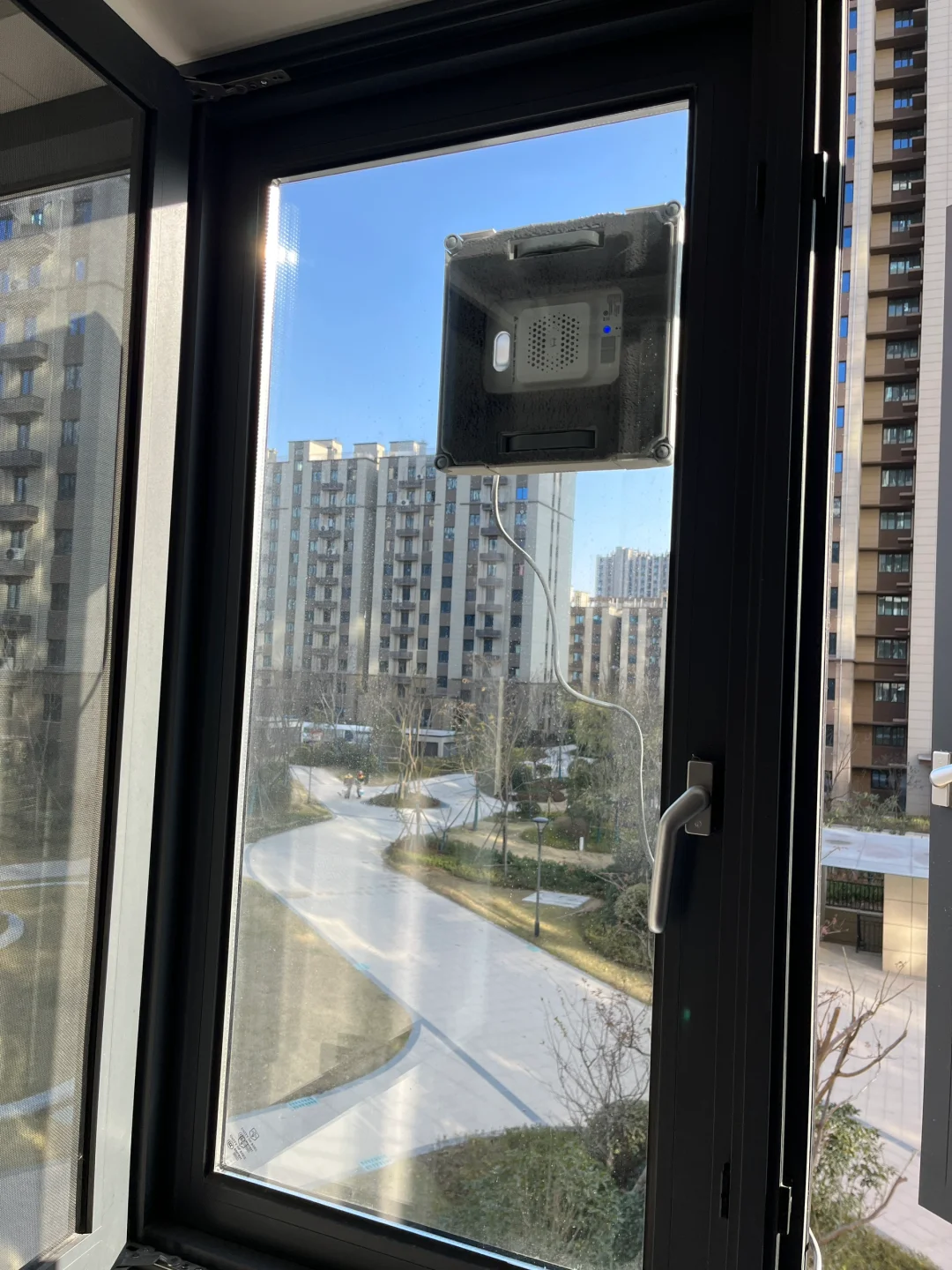 关于我买了个擦窗机器人,邻居都来找我租…