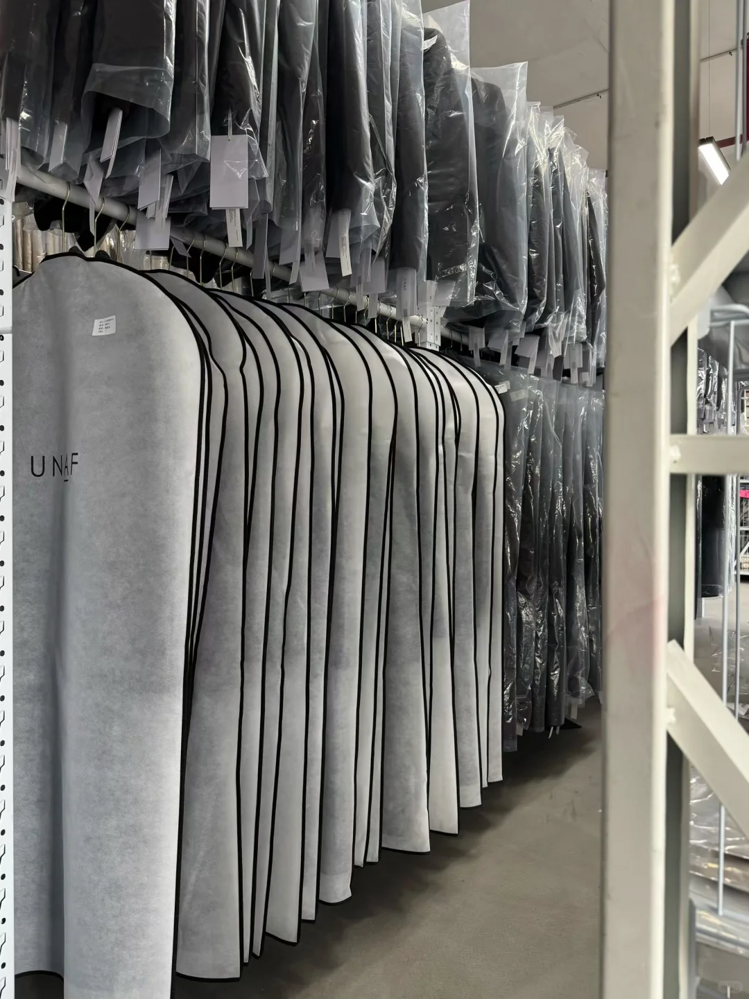 敢把1300平仓库备满货！估计只有我们了！