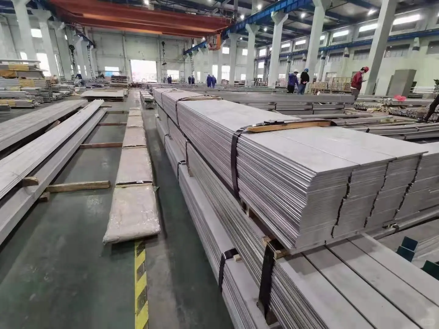 00后接手钢板工厂的一天