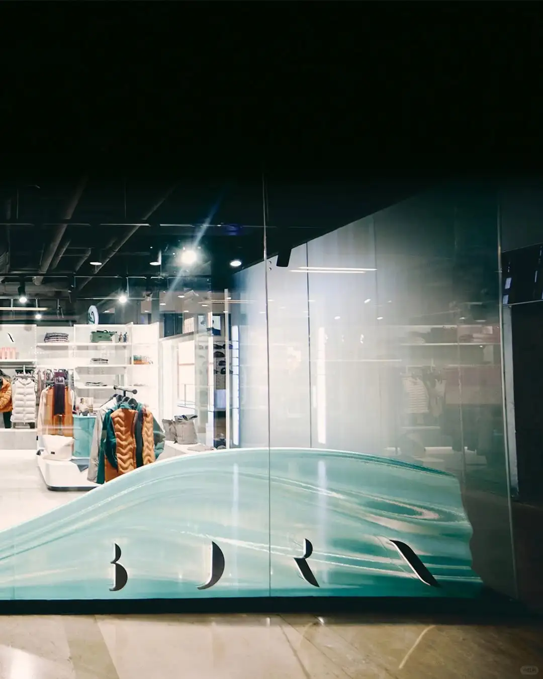 Born海浪装置：3D打印重塑橱窗美学