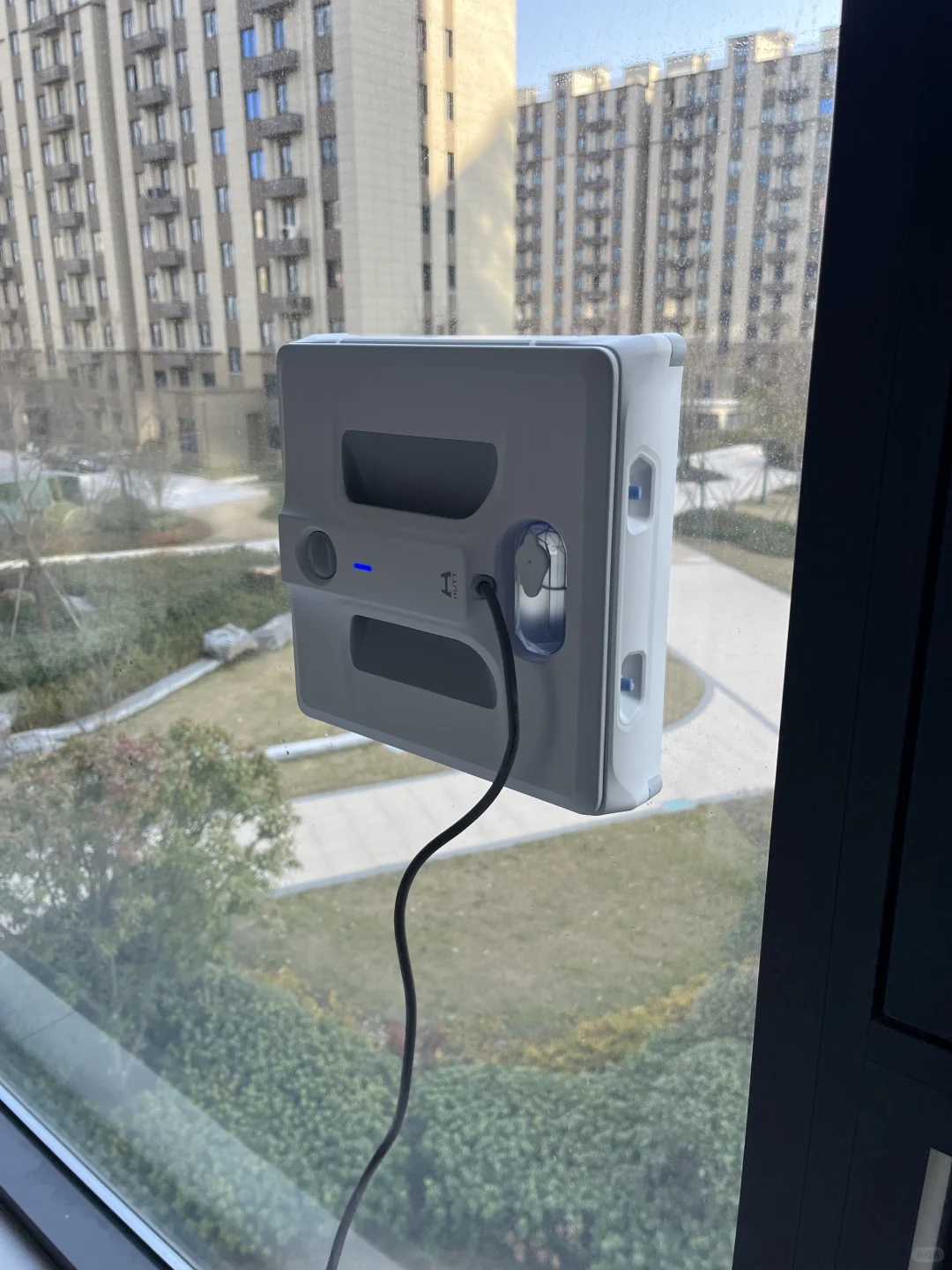 关于我买了个擦窗机器人,邻居都来找我租…