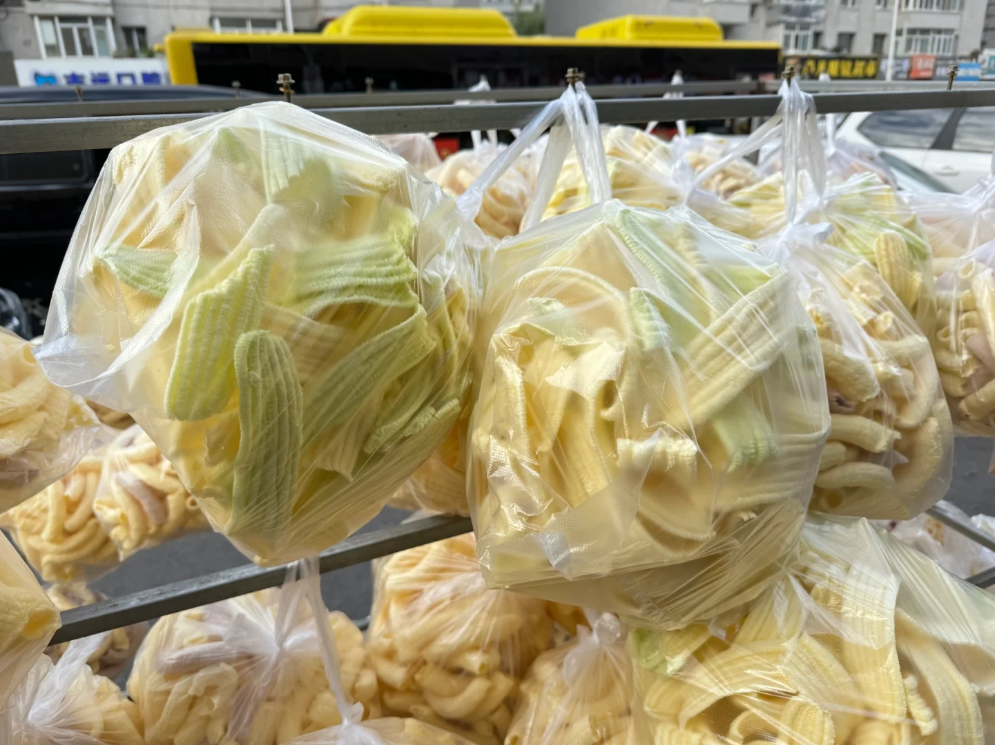 批发各类脆香酥爆米花粗粮膨化食品