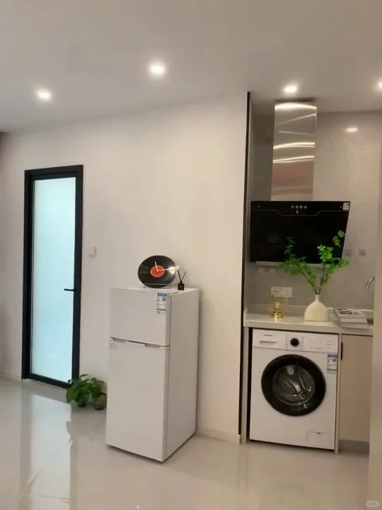 浦东2号线华夏东路地铁100米，一室户2000|