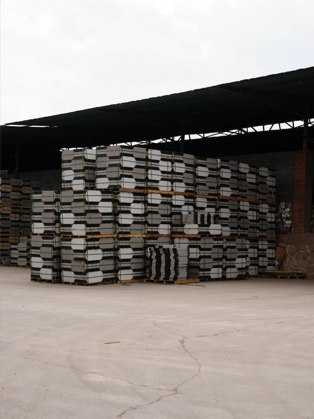 地铺石工厂:以实力堆砌品质基石?