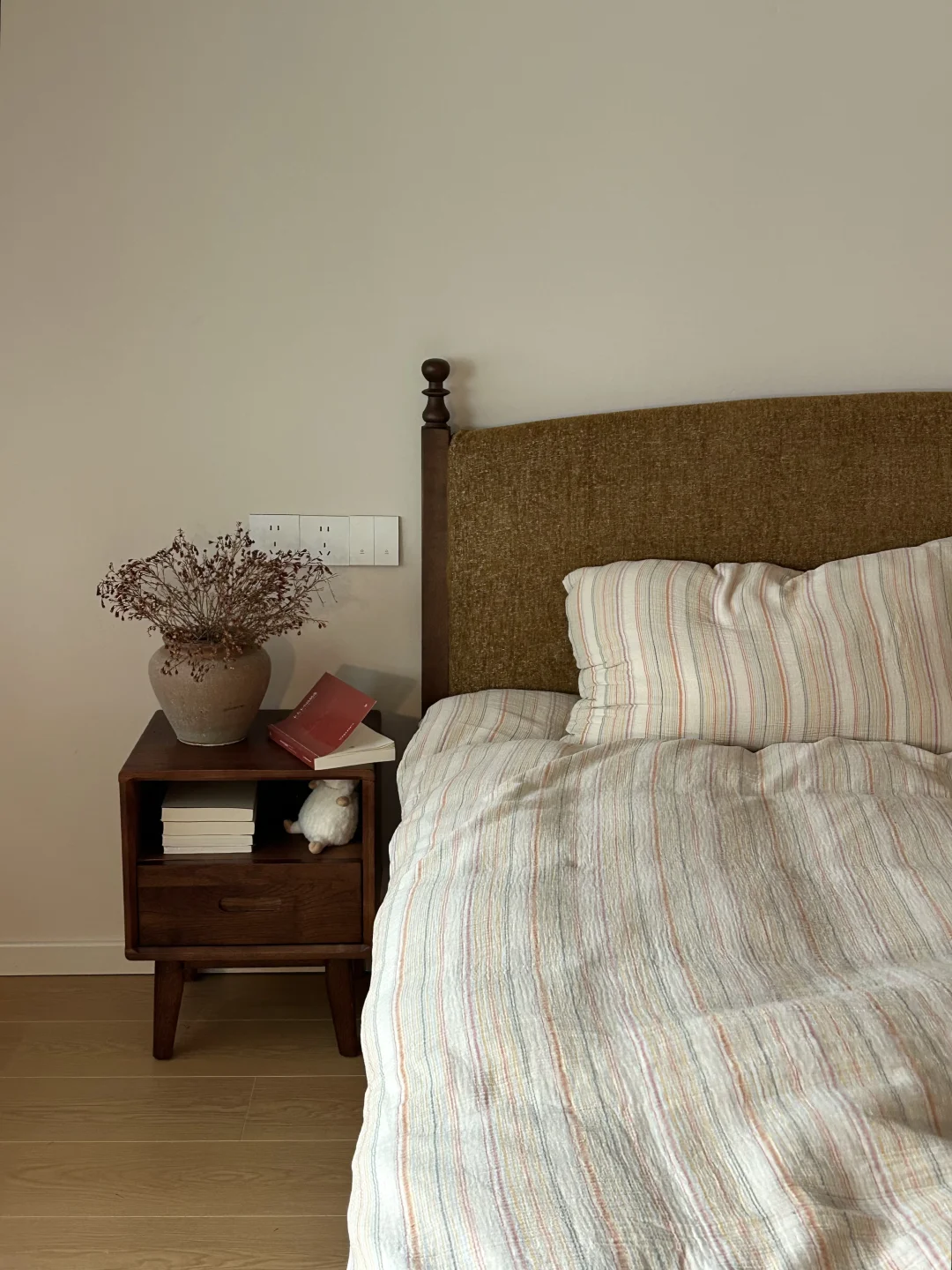 ?太好复刻了！我这15m²的复古栗色卧室