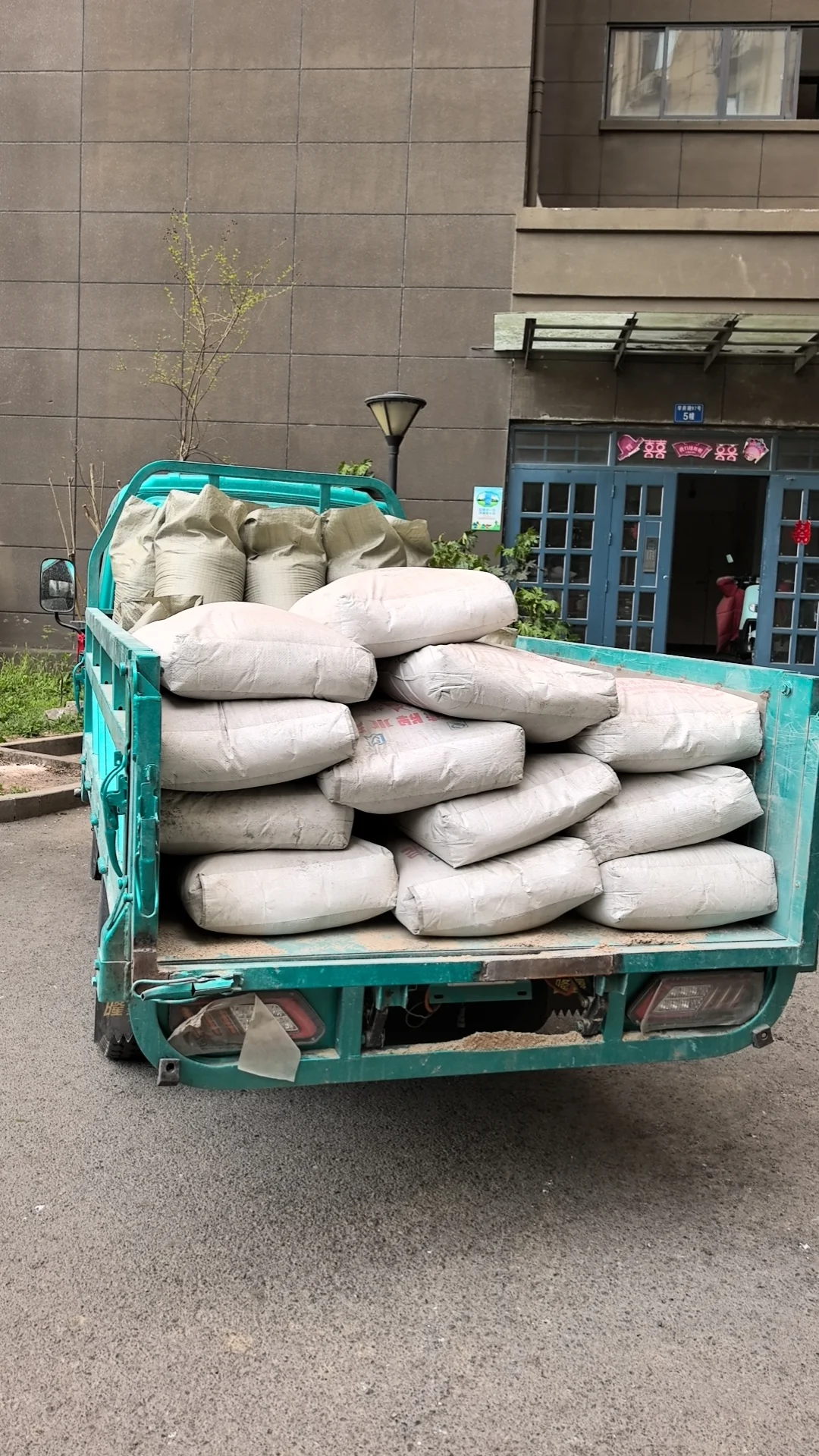 建材批发：水泥 沙石 轻质砖 瓷砖胶 配送