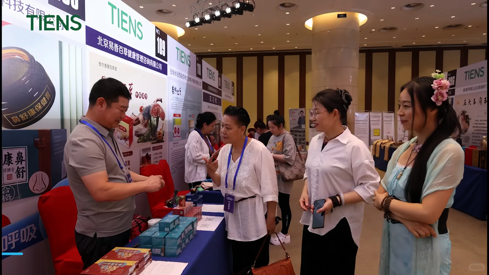 “众多品类厂商代表”签约现场！