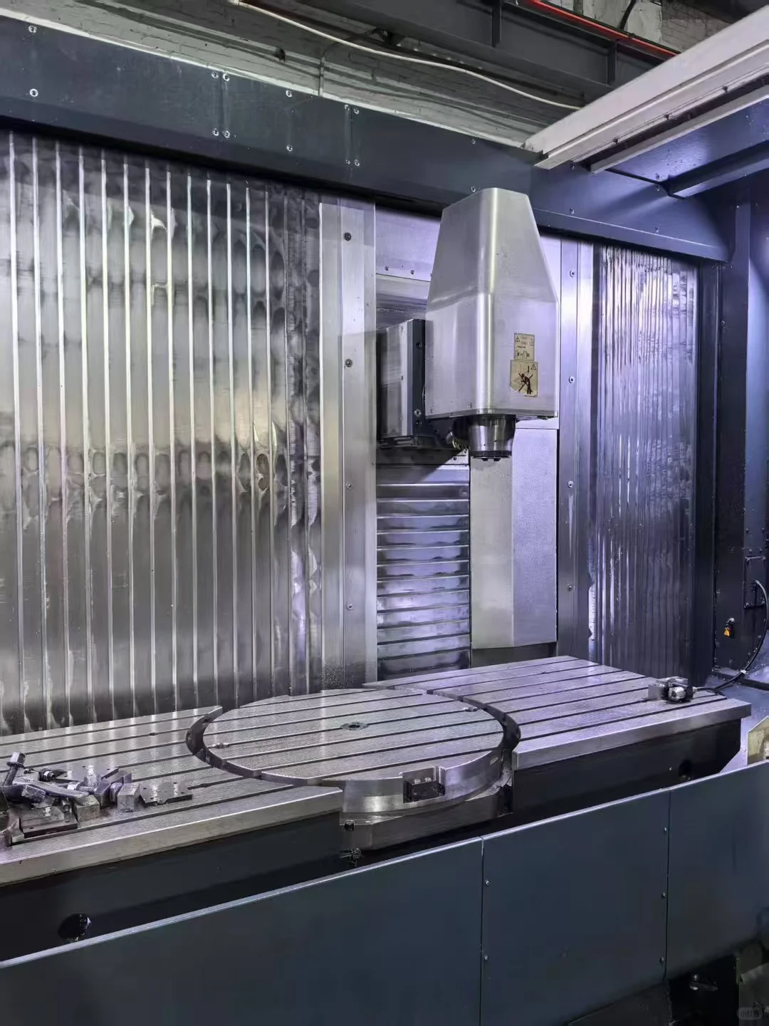 德马吉动柱五轴联动加工中心 DMF 180