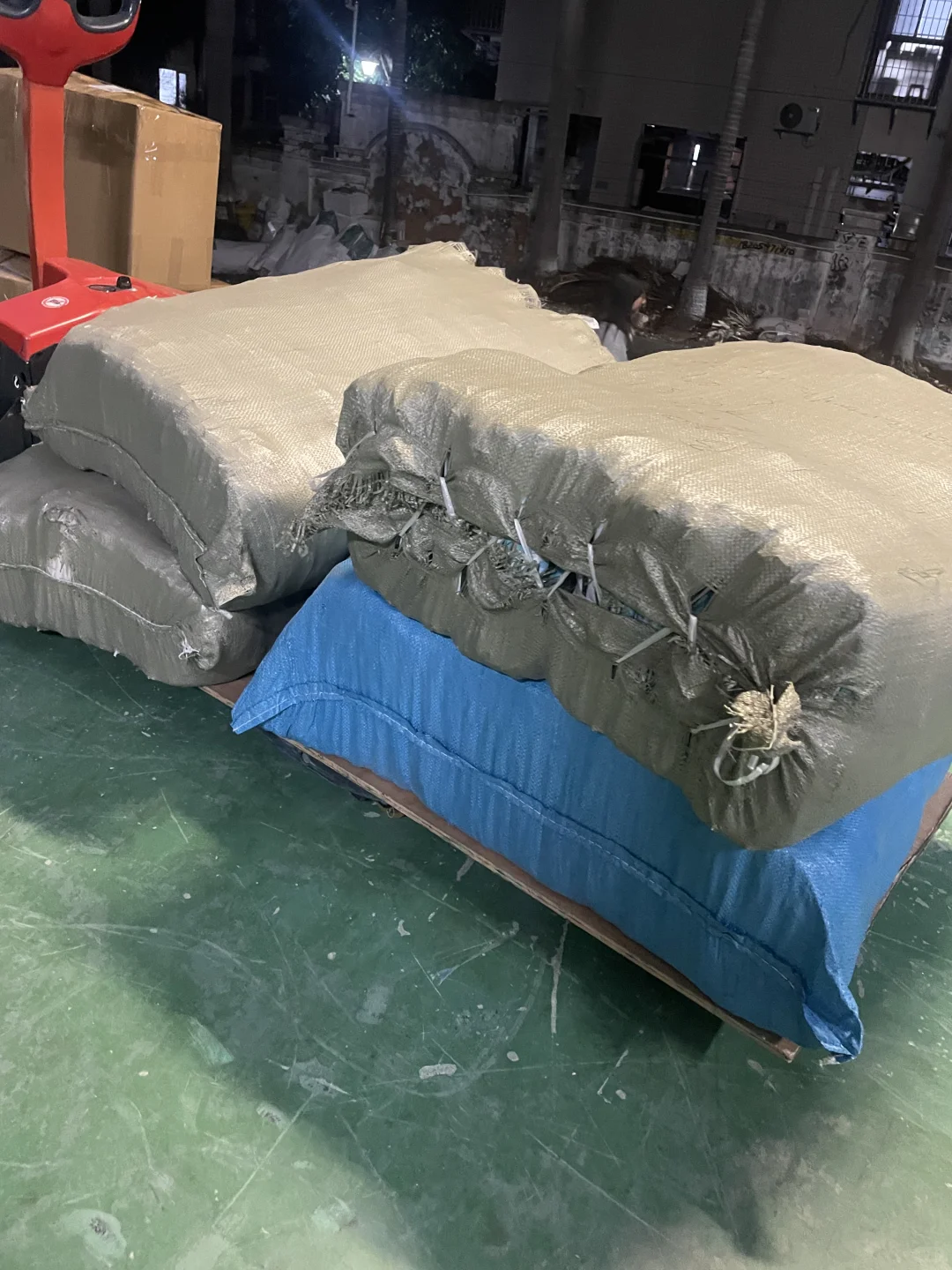 服装源头工厂?无中间商，支持定制+小批量拿