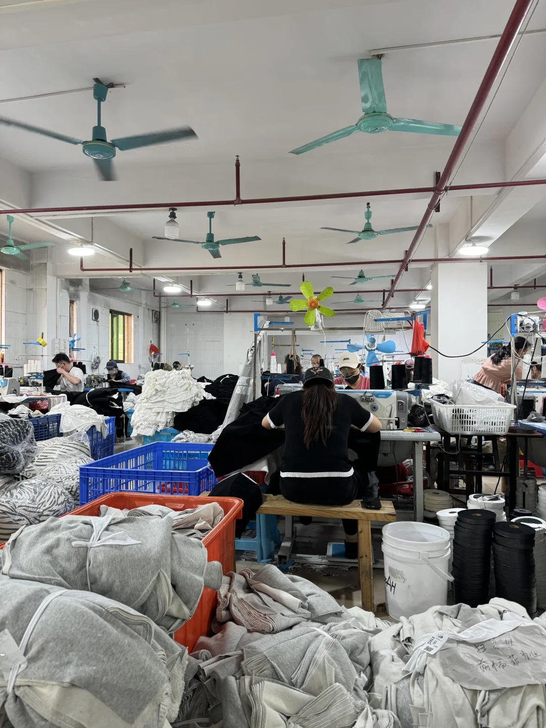 服装加工厂,可打版制作包装,一体式服务!