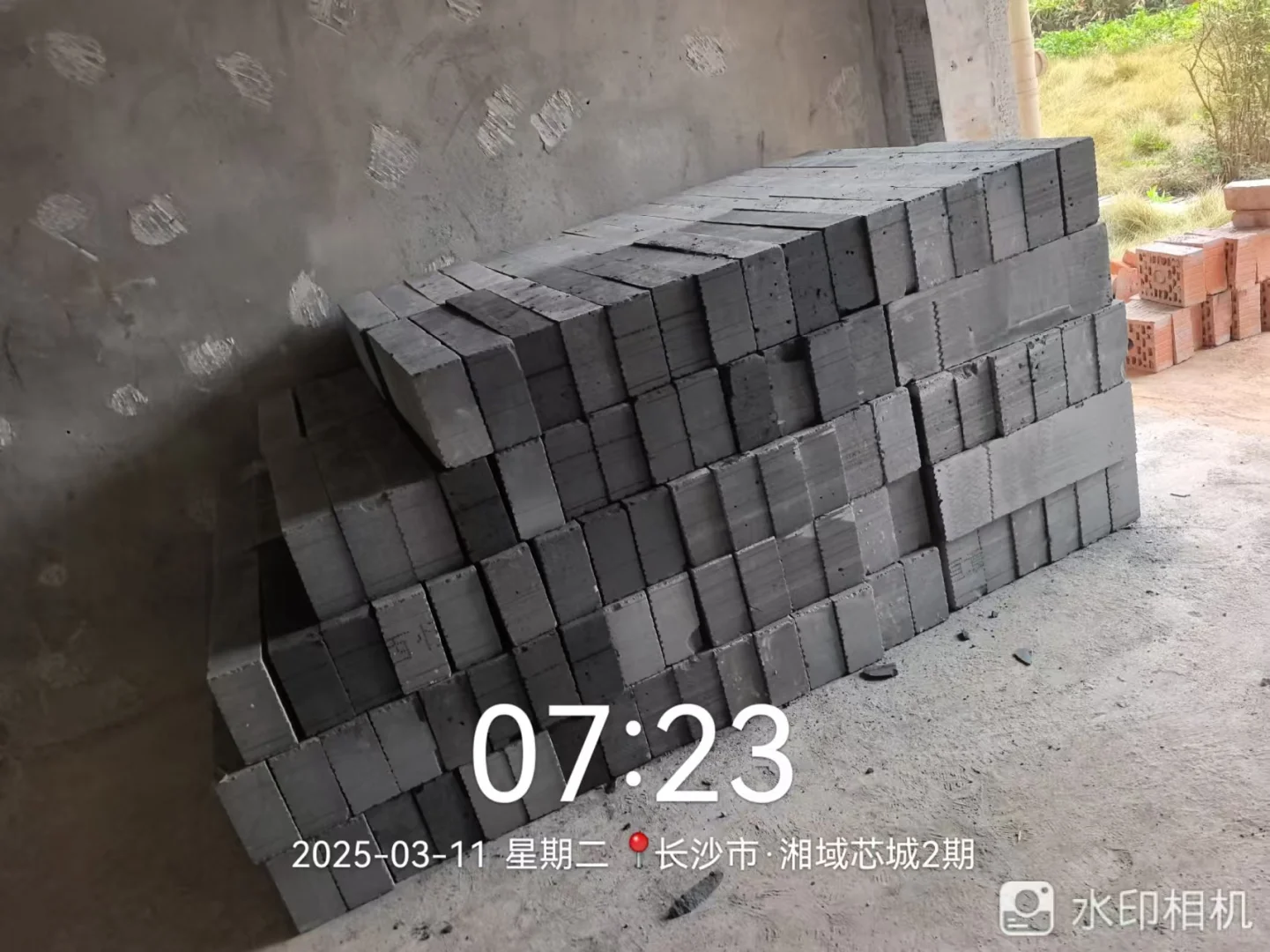 你们家的沙子和水泥买了多少钱？