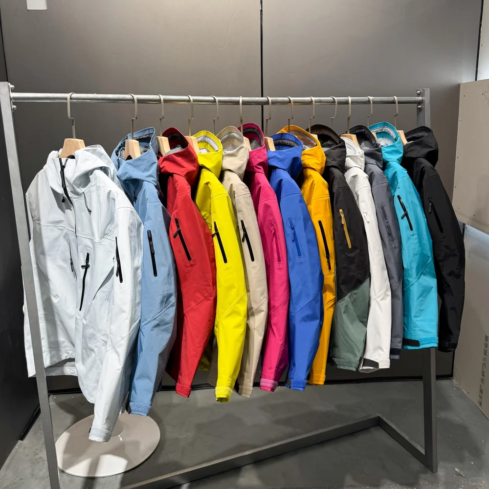 冲锋衣、羽绒服、外套、工作服、