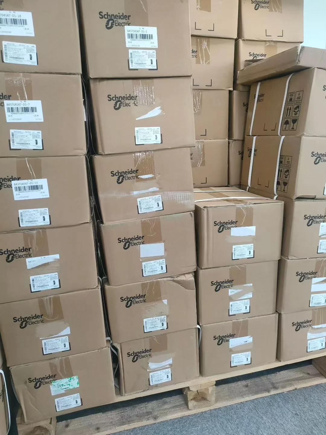 承接施耐德开关断路器电源