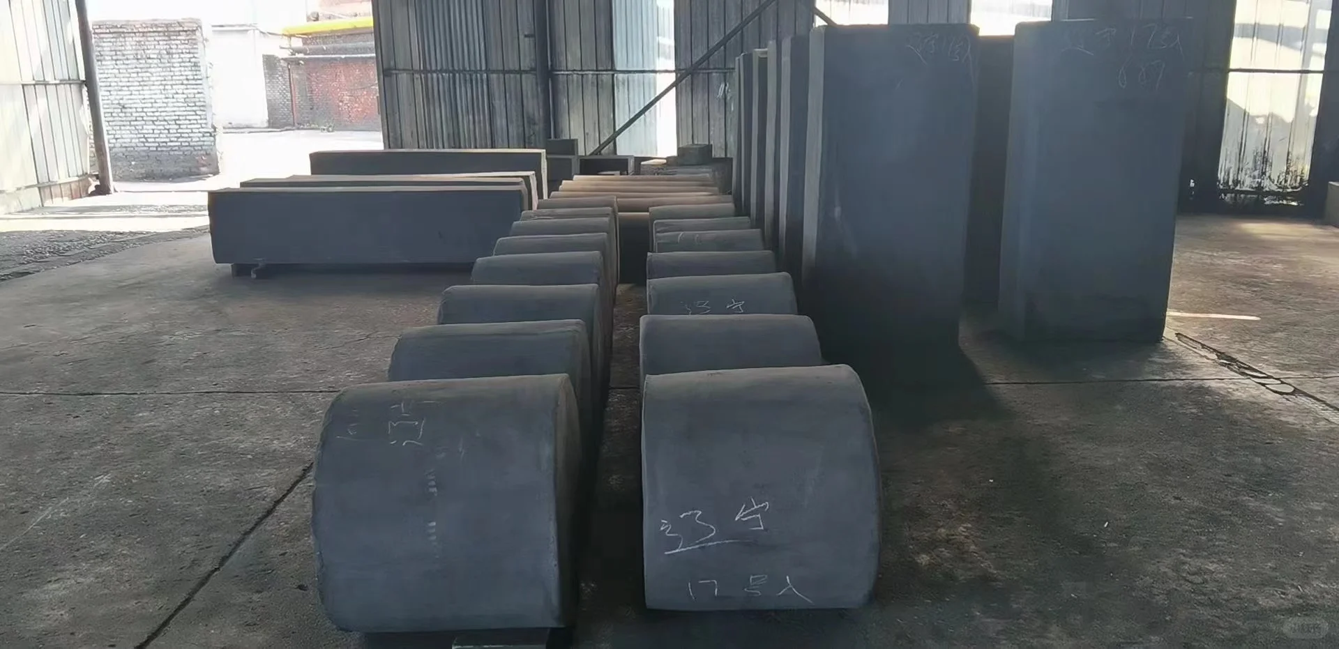 石墨原料 及各种制品。需要得联系