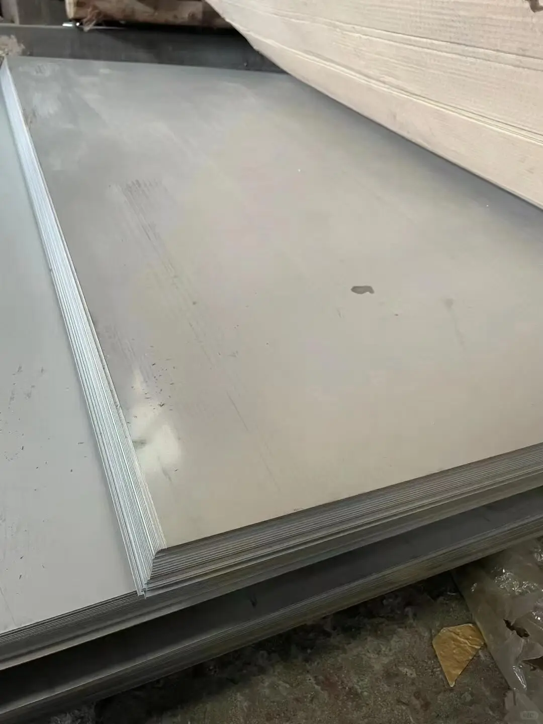 00后接手钢板工厂的一天