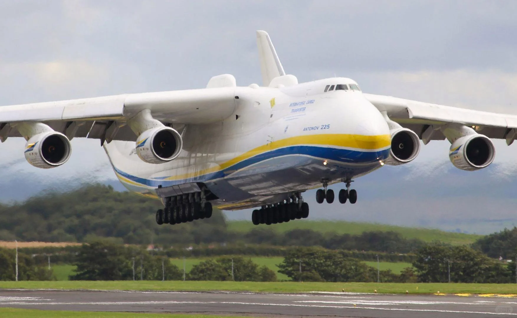 225运输机和A 350