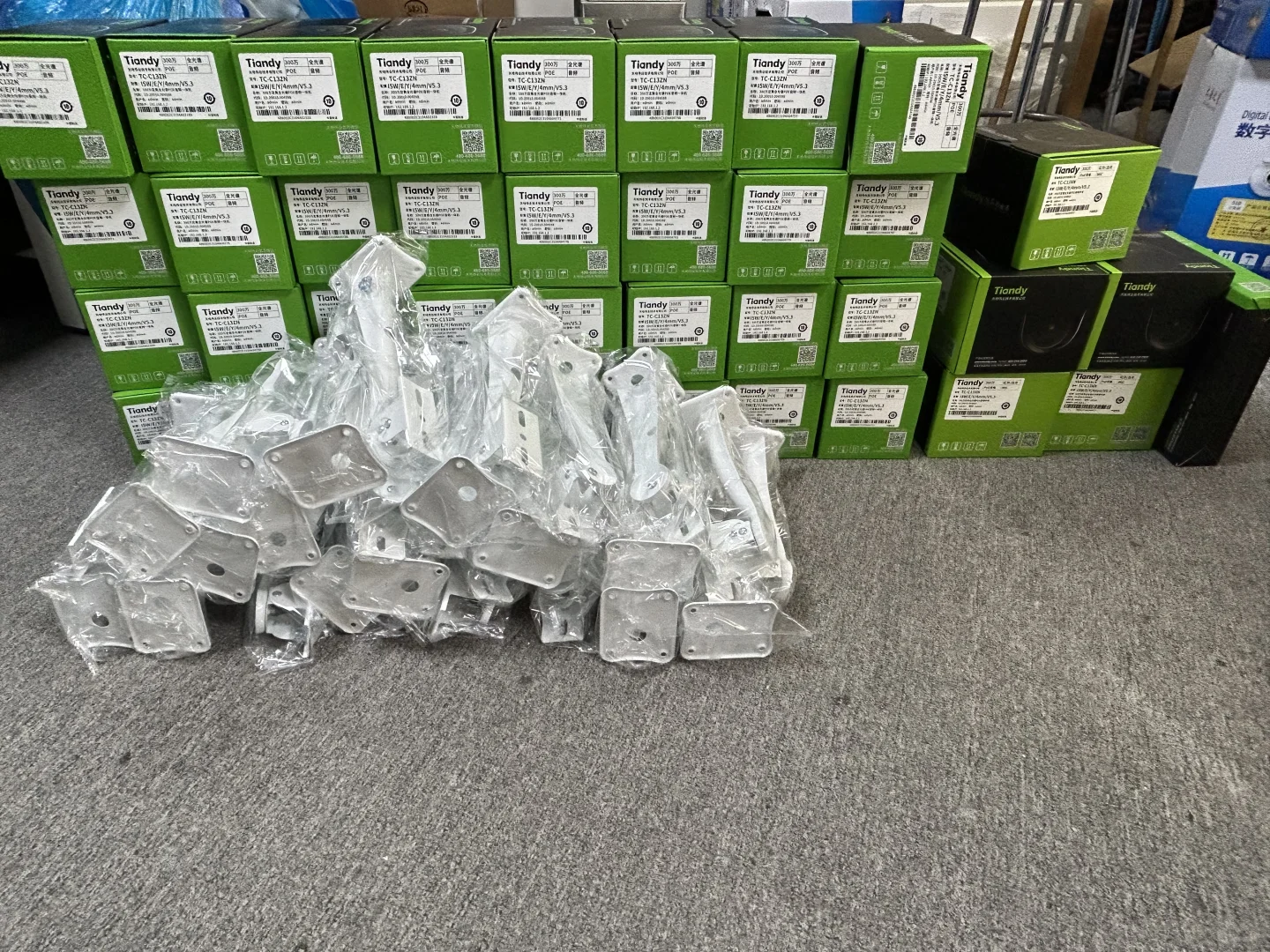 武汉15年安防专家,专注监控摄像头+弱电组网