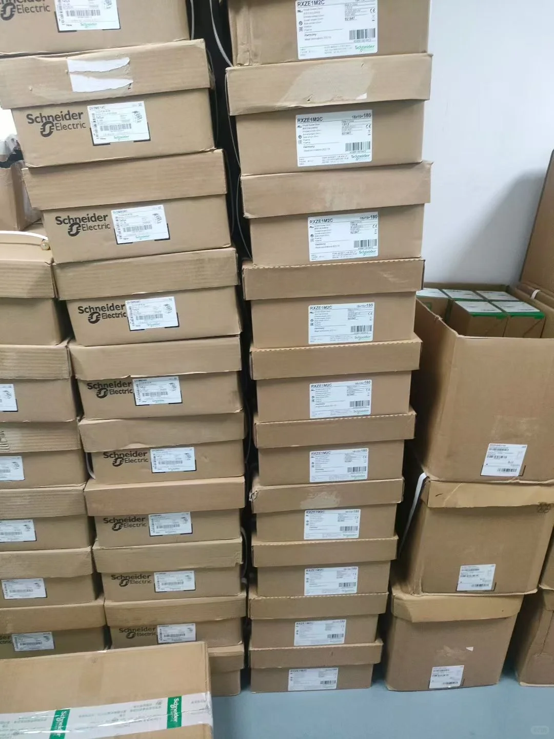 承接施耐德开关断路器电源