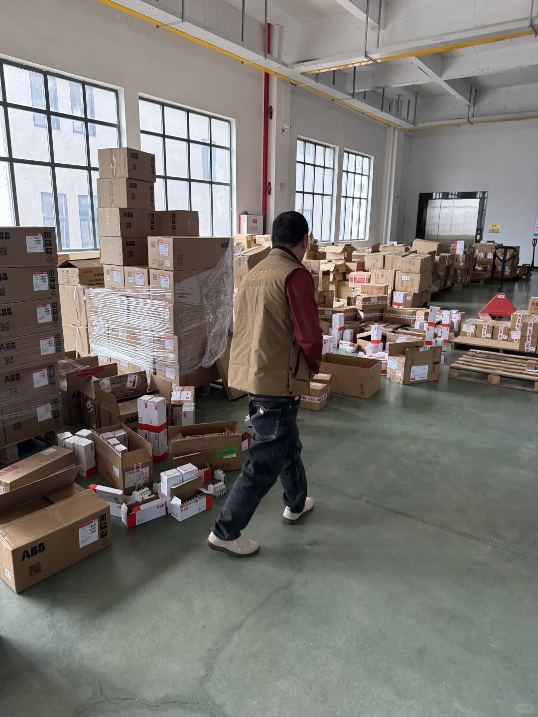 来个配电，工控采购，大量现货。