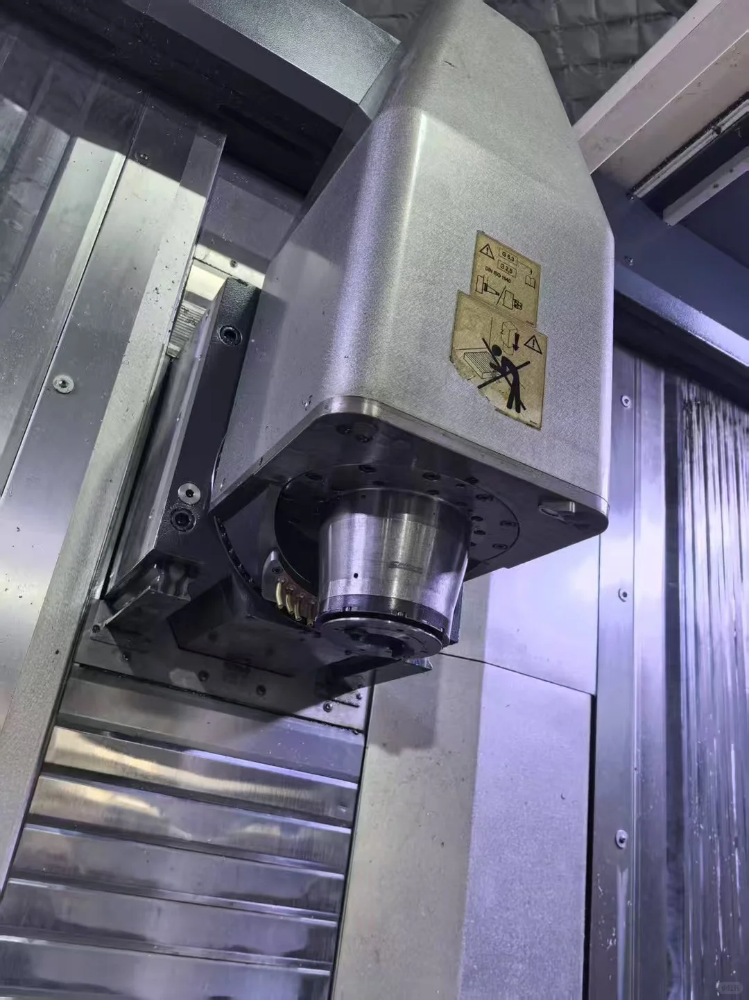 德马吉动柱五轴联动加工中心 DMF 180