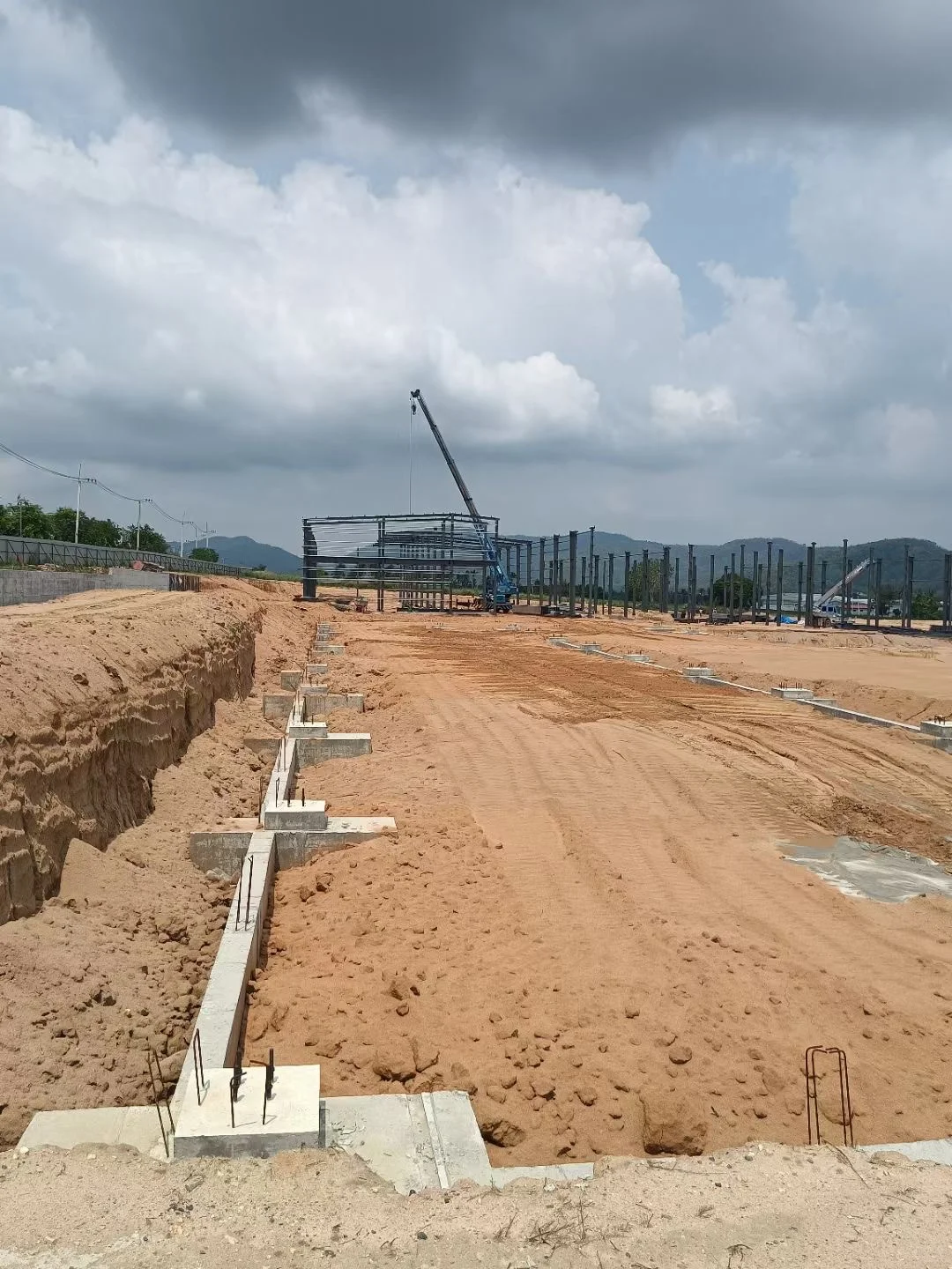 钢结构开始组装