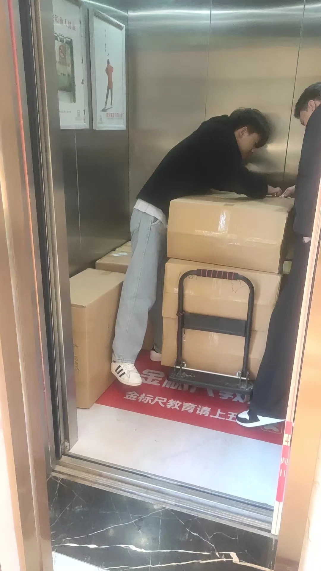 ?带电池货物寄不了？这条“电池敏感专线
