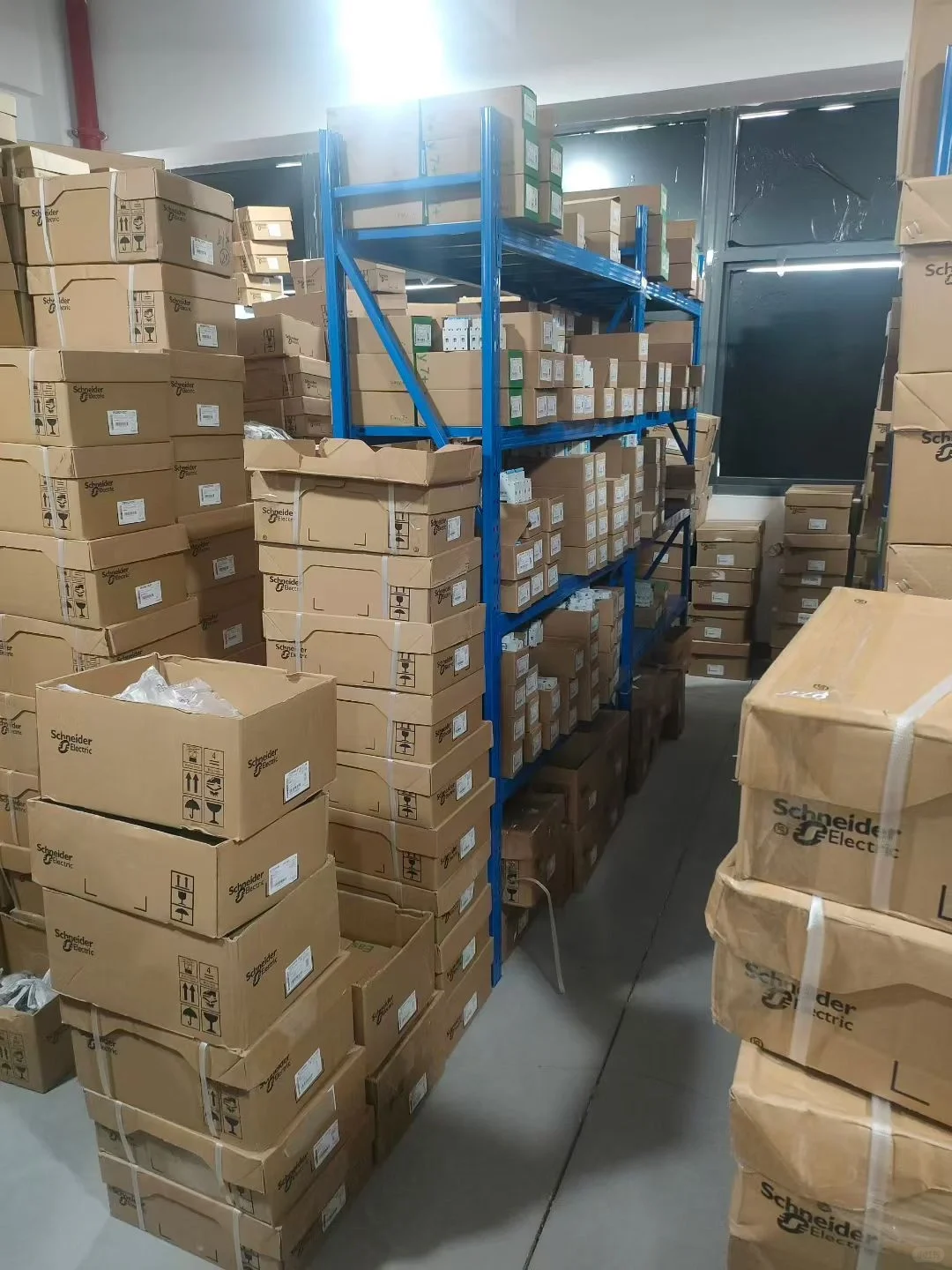 承接施耐德开关断路器电源