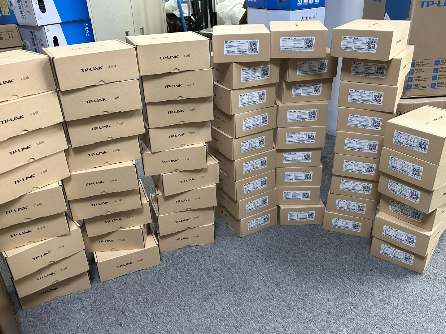 武汉15年安防专家,专注监控摄像头+弱电组网