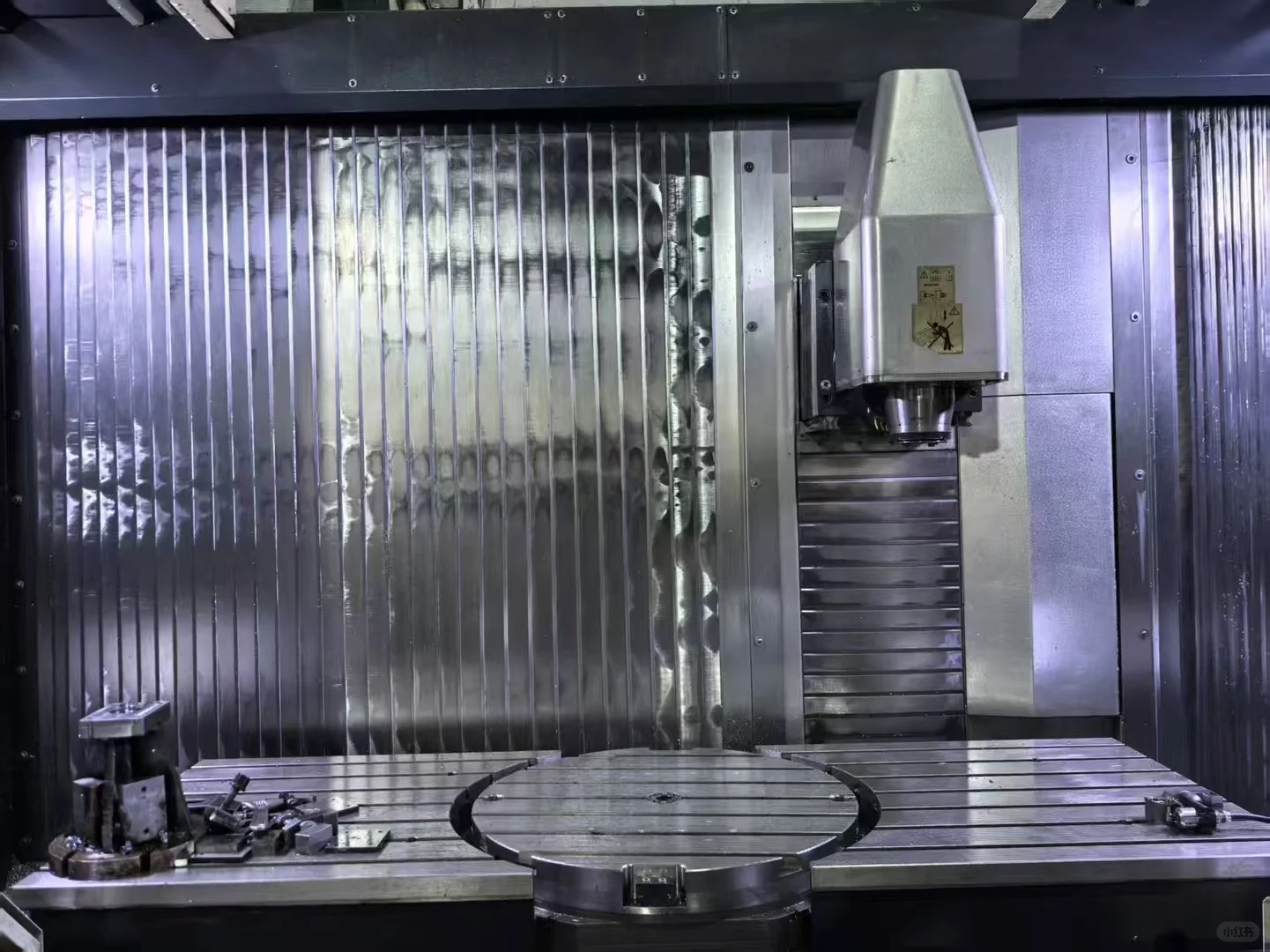 德马吉动柱五轴联动加工中心 DMF 180