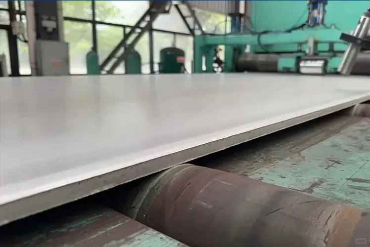 00后接手钢板工厂的一天