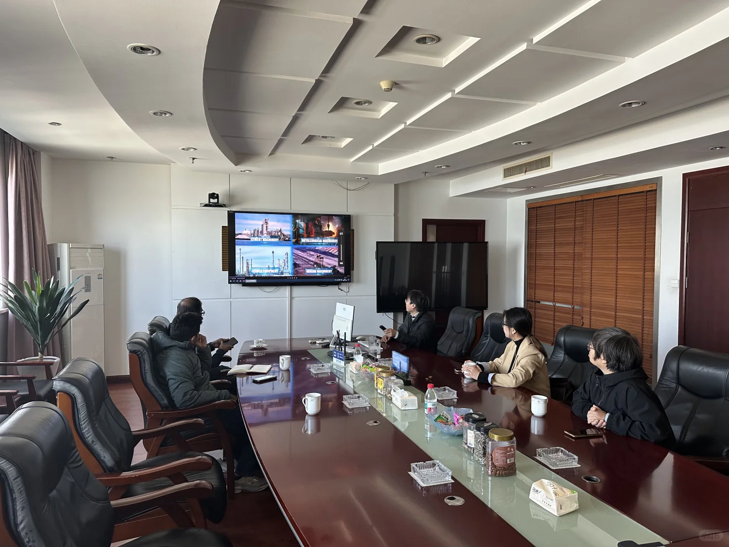 11.25建筑机械工厂陪同（溧阳中材）