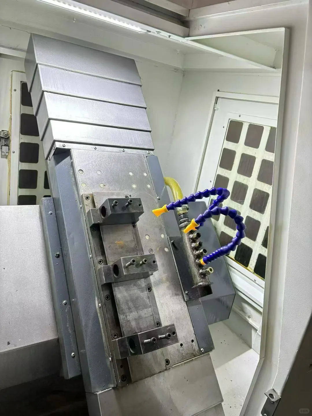 仓库刚到同款4台永博XPD35排刀机，液压筒夹