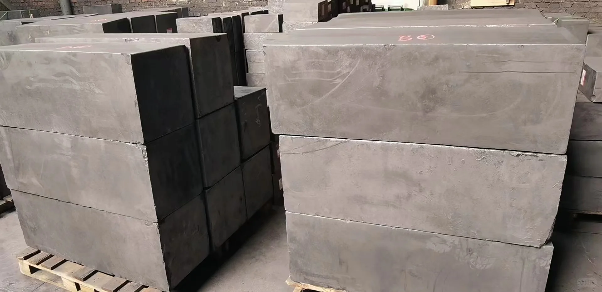 石墨原料 及各种制品。需要得联系