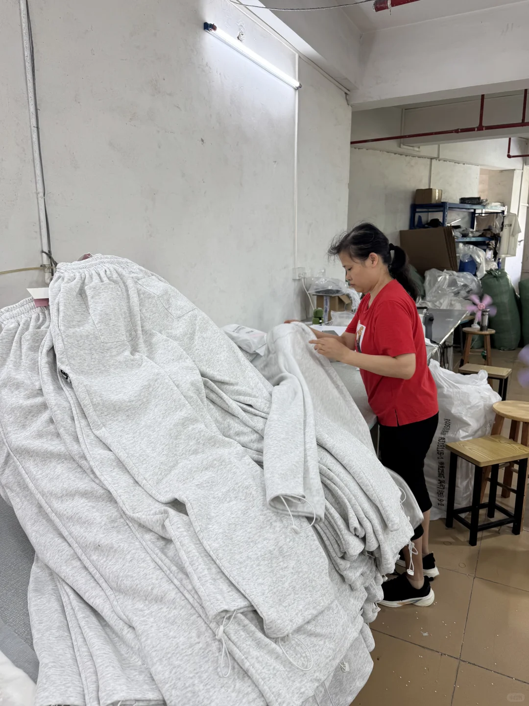 广州专做裤子服装厂，小批量生产50起做