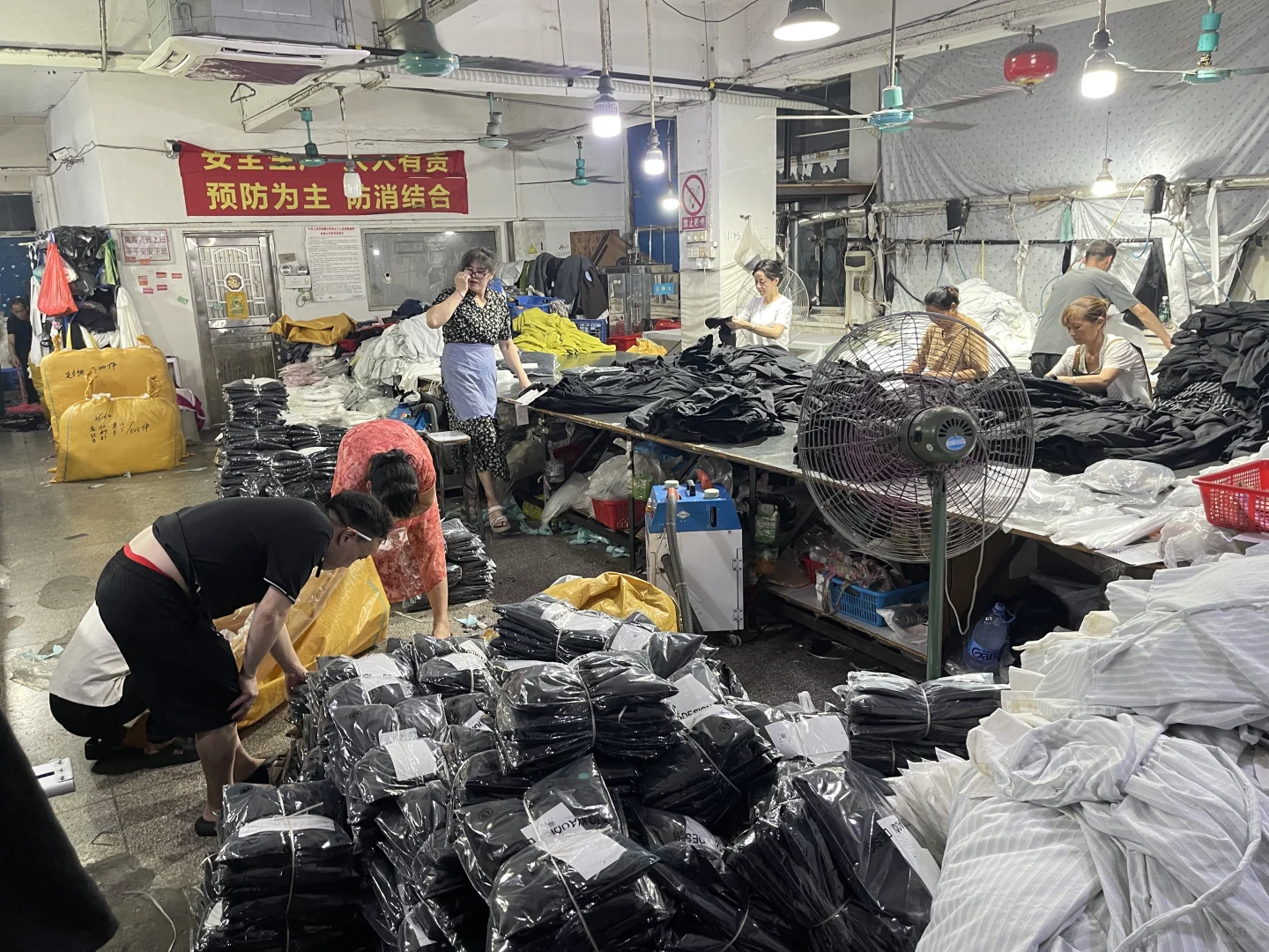 服装博主们想开发秋冬款怎么与服装厂合作？