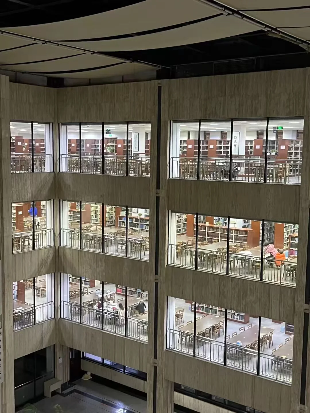 天津商业大学图书馆怎么进？