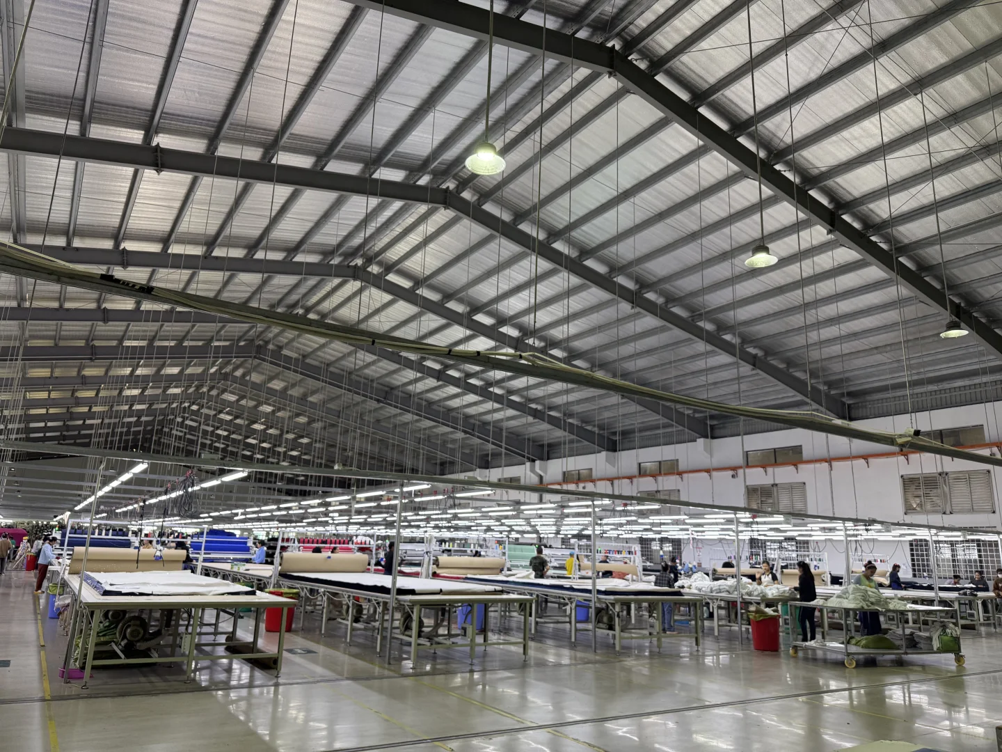 柬埔寨服装厂的日常