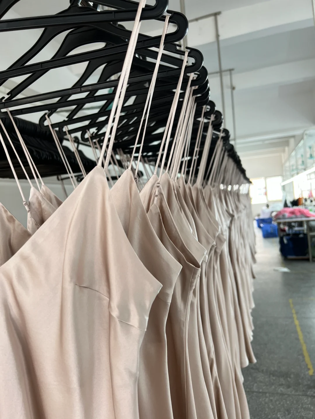 震惊!服装厂老板每天都在崩溃走投无路……