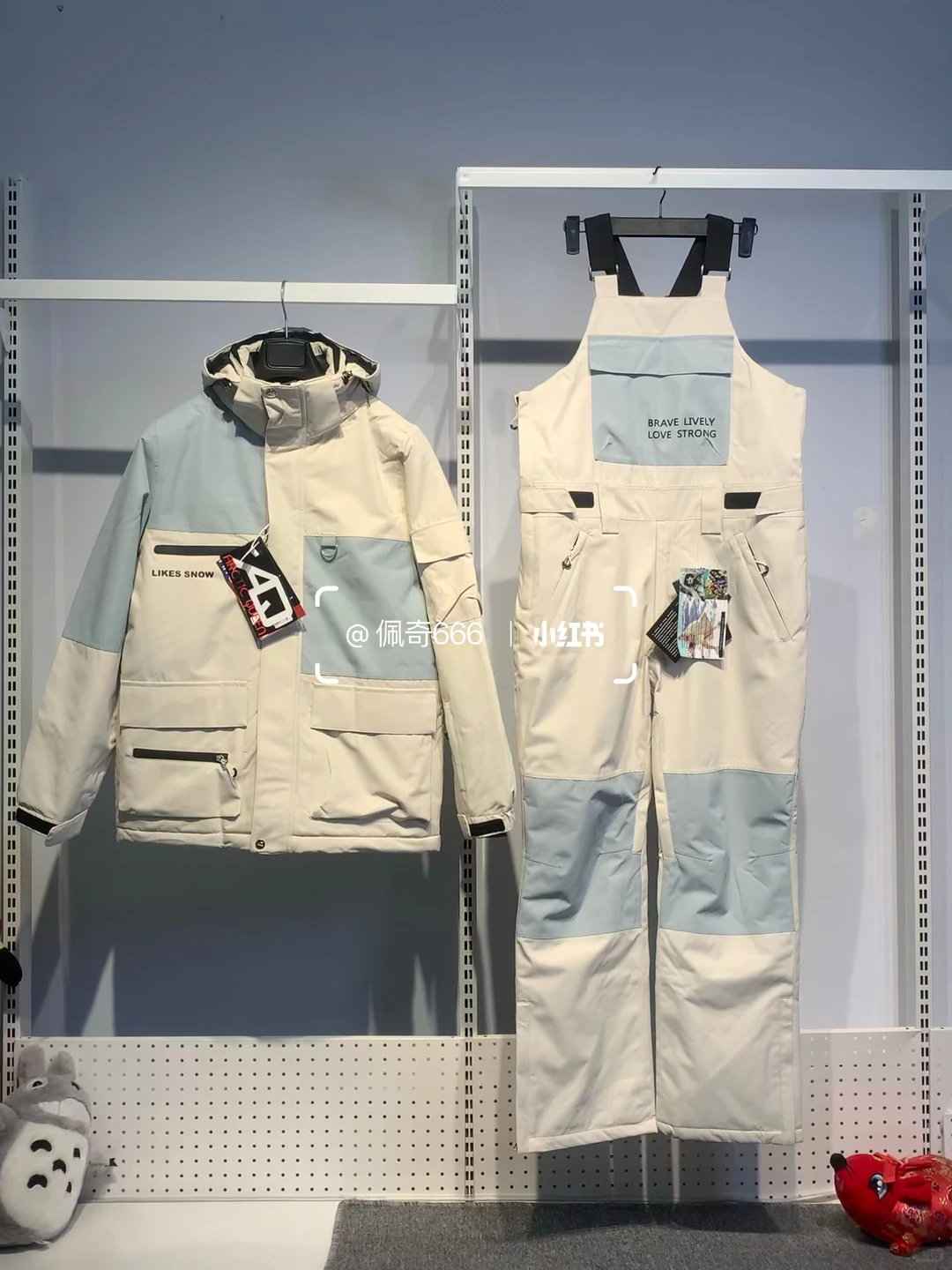 原先九百多的滑雪服套装现半价拿下工厂保本