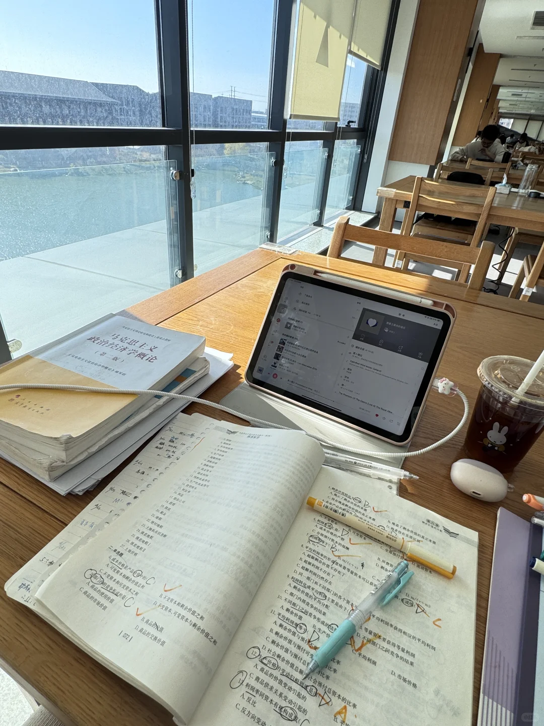 期末周每天都哄自己来图书馆