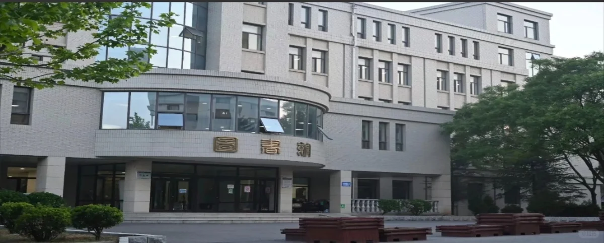 大连大学图书馆介绍