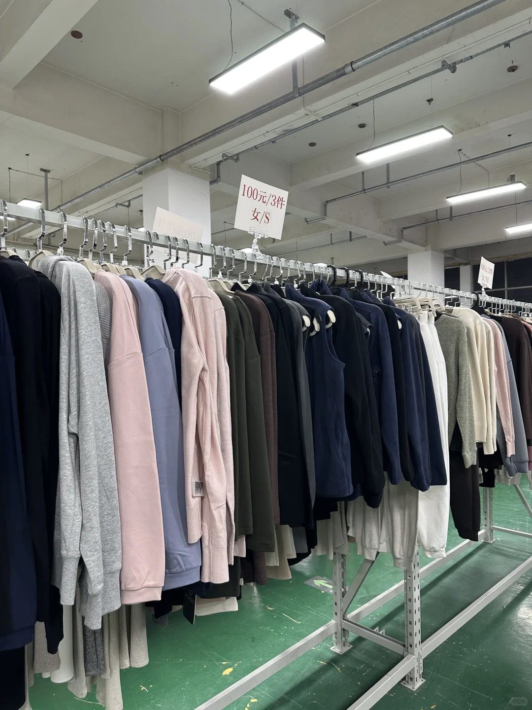 下班路过发现了宝藏服装工厂店！