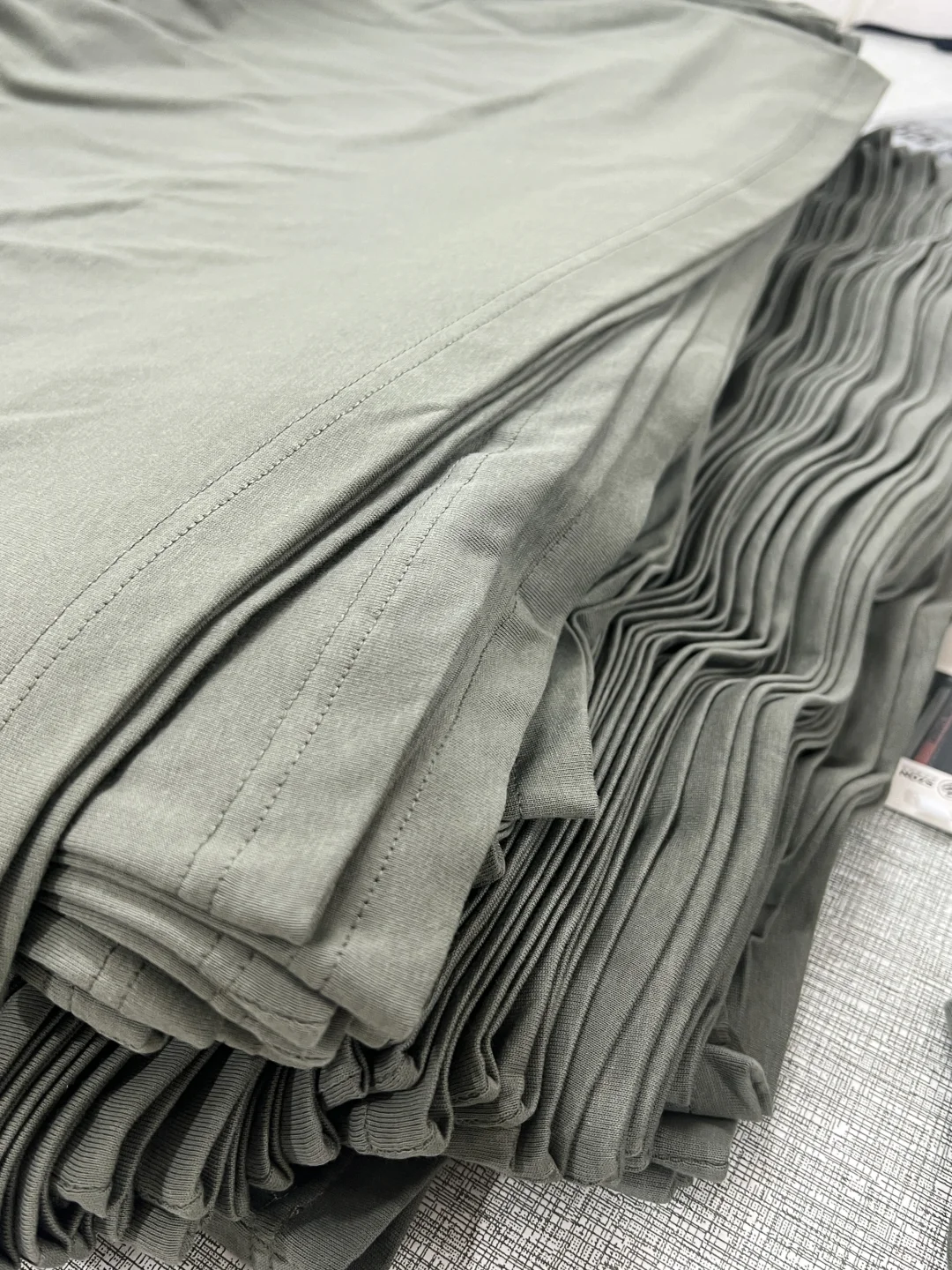 广州金沙洲专做T恤的服装厂！