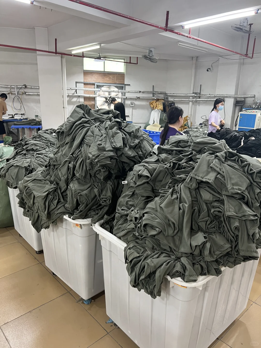 广州金沙洲专做T恤的服装厂！