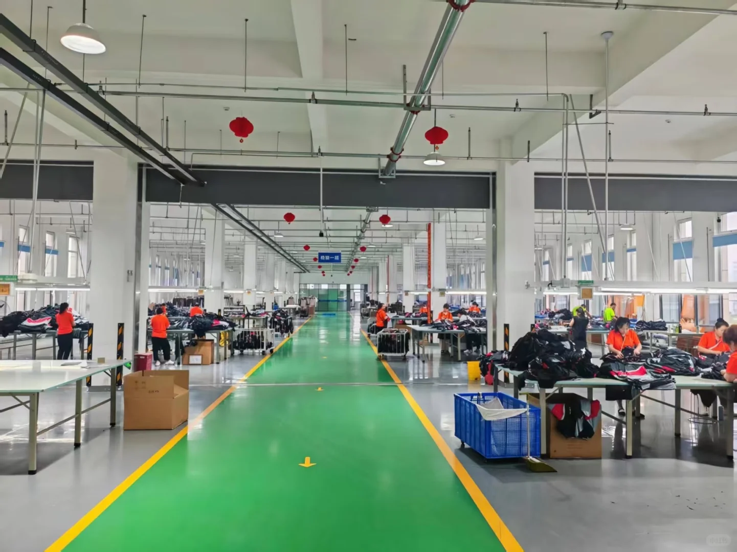 工厂后道车间实拍 细节才是品质底气