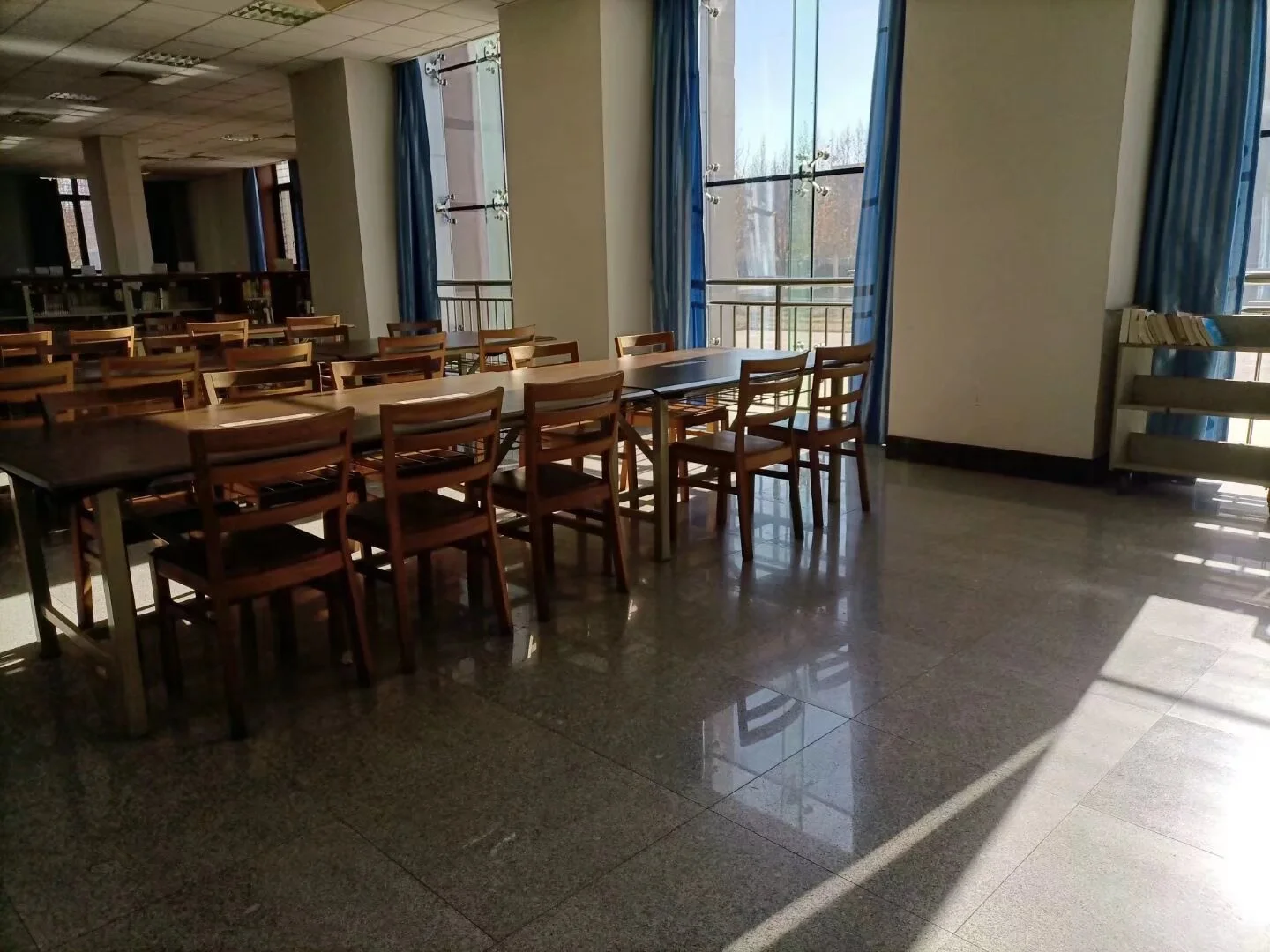 天津商业大学图书馆怎么进？